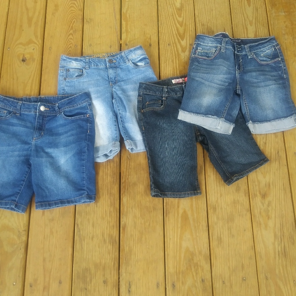 Lot of 4 pair girls bermuda shorts